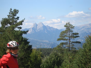 La Sílvia al Coll de Seba, amb el Pedraforca sempre al fons La Sílvia al Coll de Seba, amb el Pedraforca sempre al fons