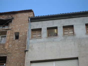 Les dues Fines i la Nuri des de la finestra de l'alberg